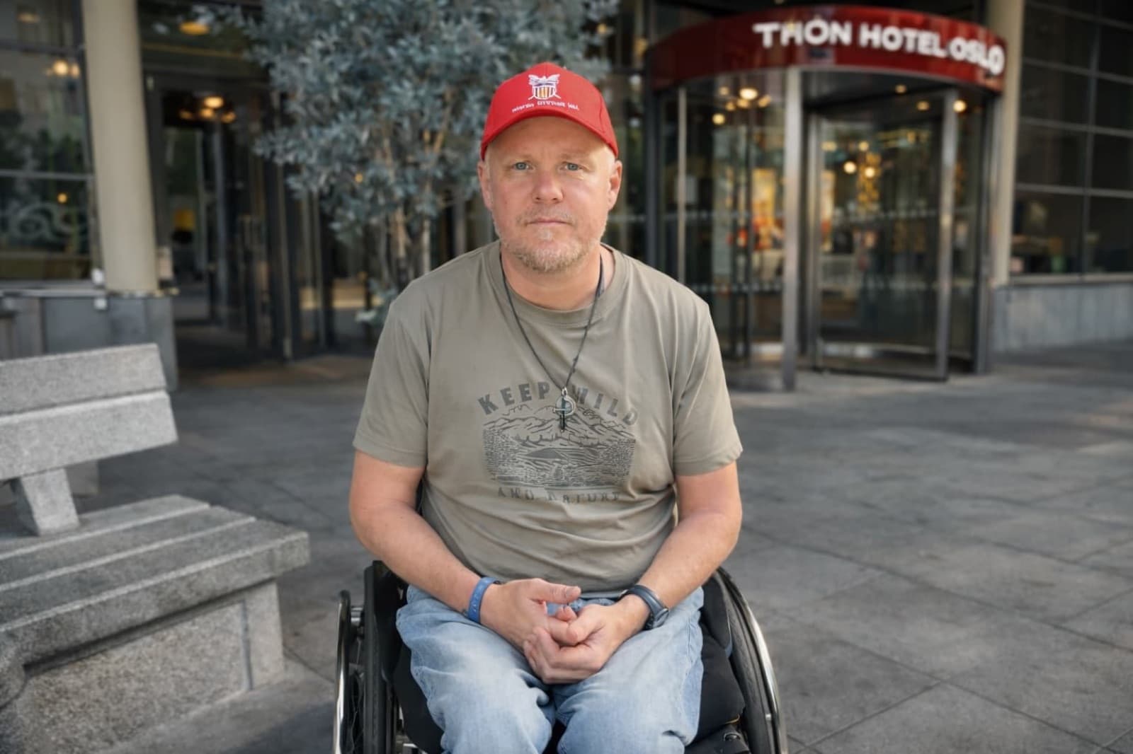 Thomas foran Thon Hotel Oslo